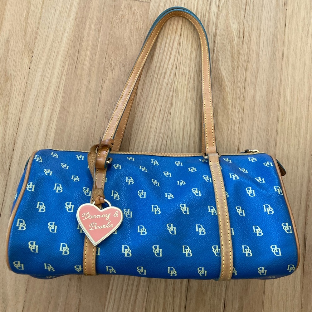 VTG Y2K Dooney & Bourke Blue Tan Leather Barrel Shoulder Bag Signature Logo 90s